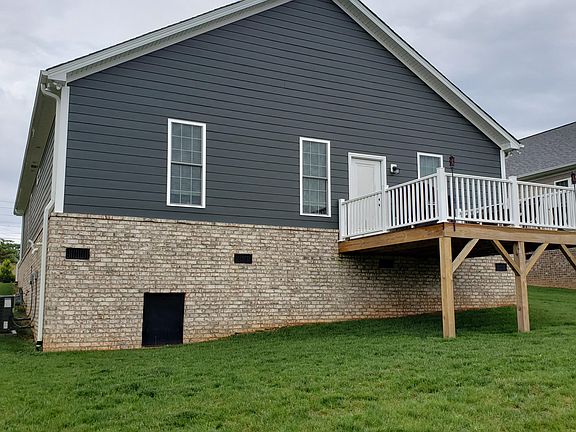 5th image of 1117 Gaston Dr