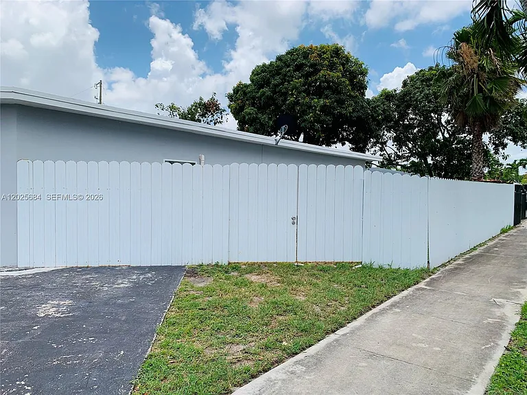 17010 NW 53rd Ave — Photo 11