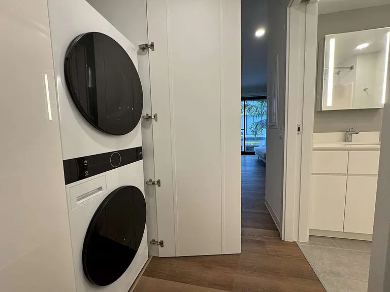 987 Queen St #215 — Photo 12