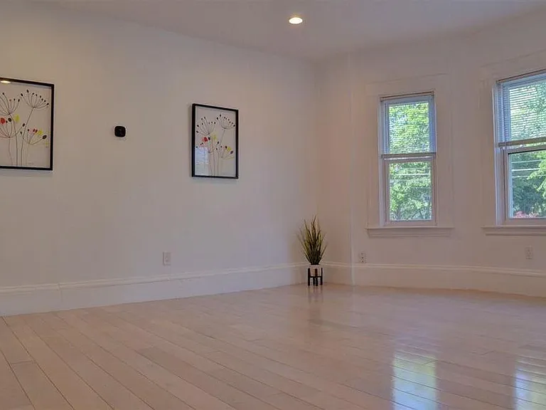 367 Linwood Ave — Photo 10