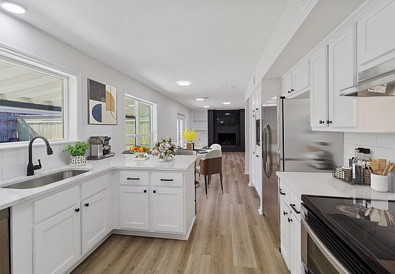 5th image of 2302 W Briargate Dr