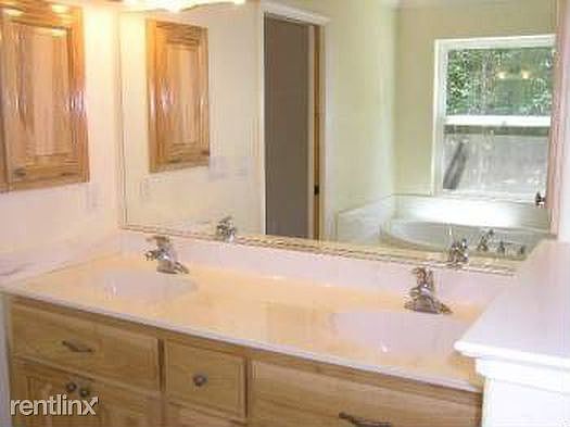 4th image of 7060 Blackhawk Ln