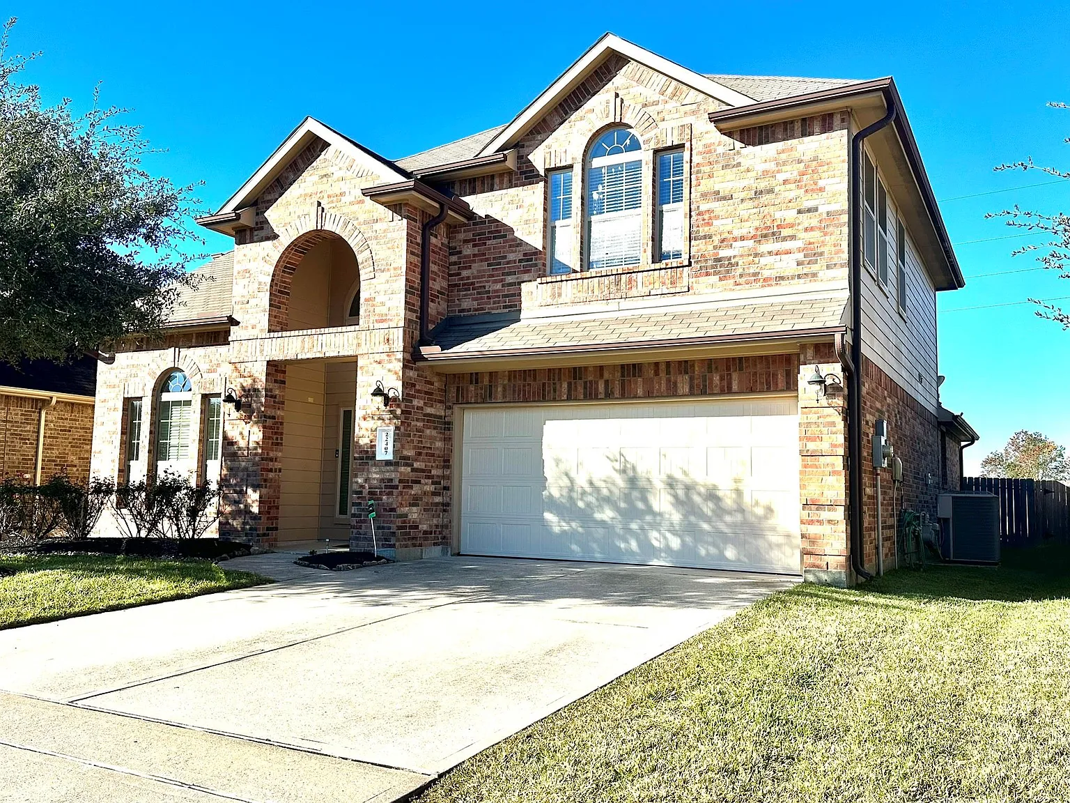 4 bed, 3.5 bath, 2778 sqft, $2,800 — Photo 1