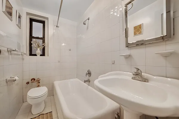 Sold by REMAX Elite | media 44