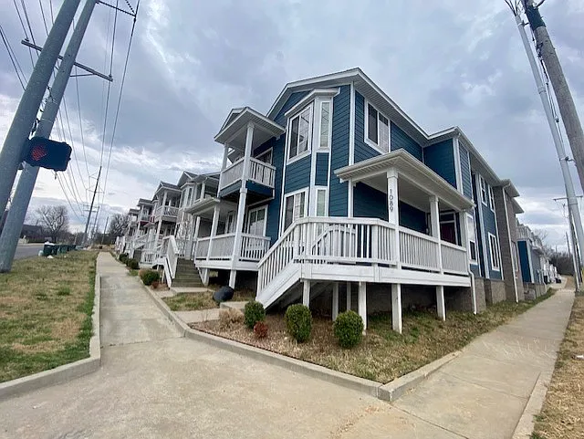 Building Photo - 1047 N Leverett Ave