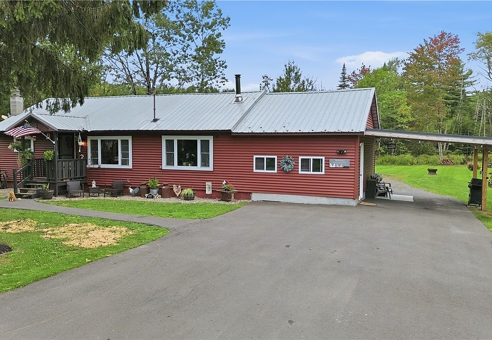 1st image of 215 Spruce Dr N