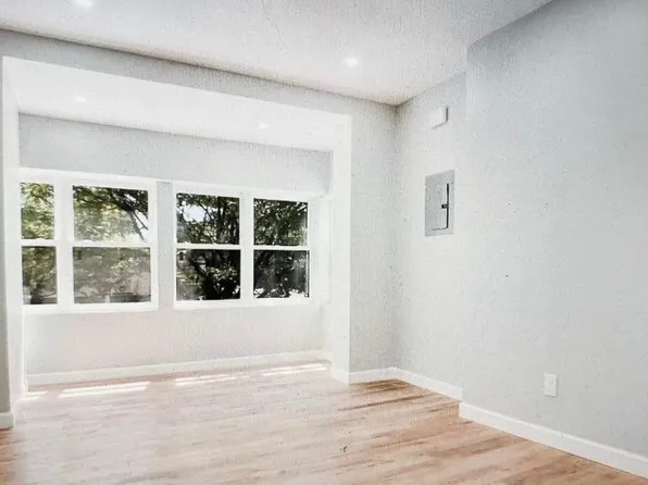 (undisclosed Address), Ridgewood, NY 11385