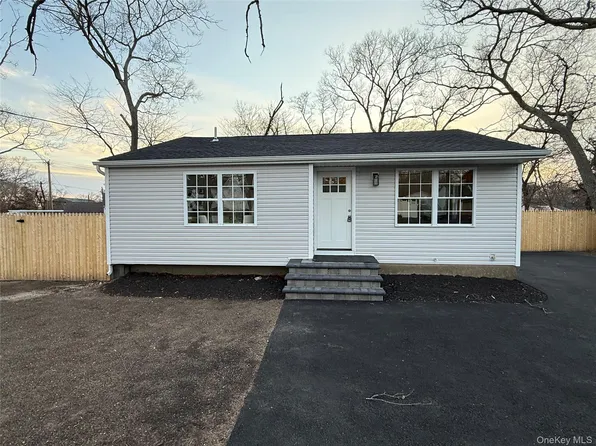 661 College Road, Farmingville, NY 11738