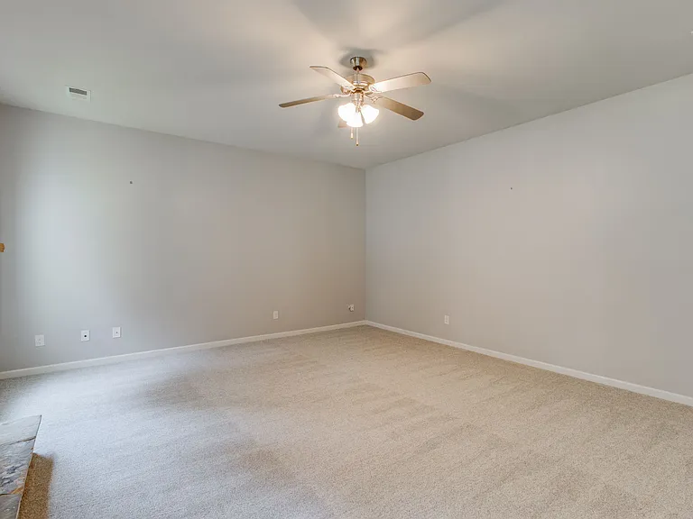 609 Angel Oak Ln — Photo 17