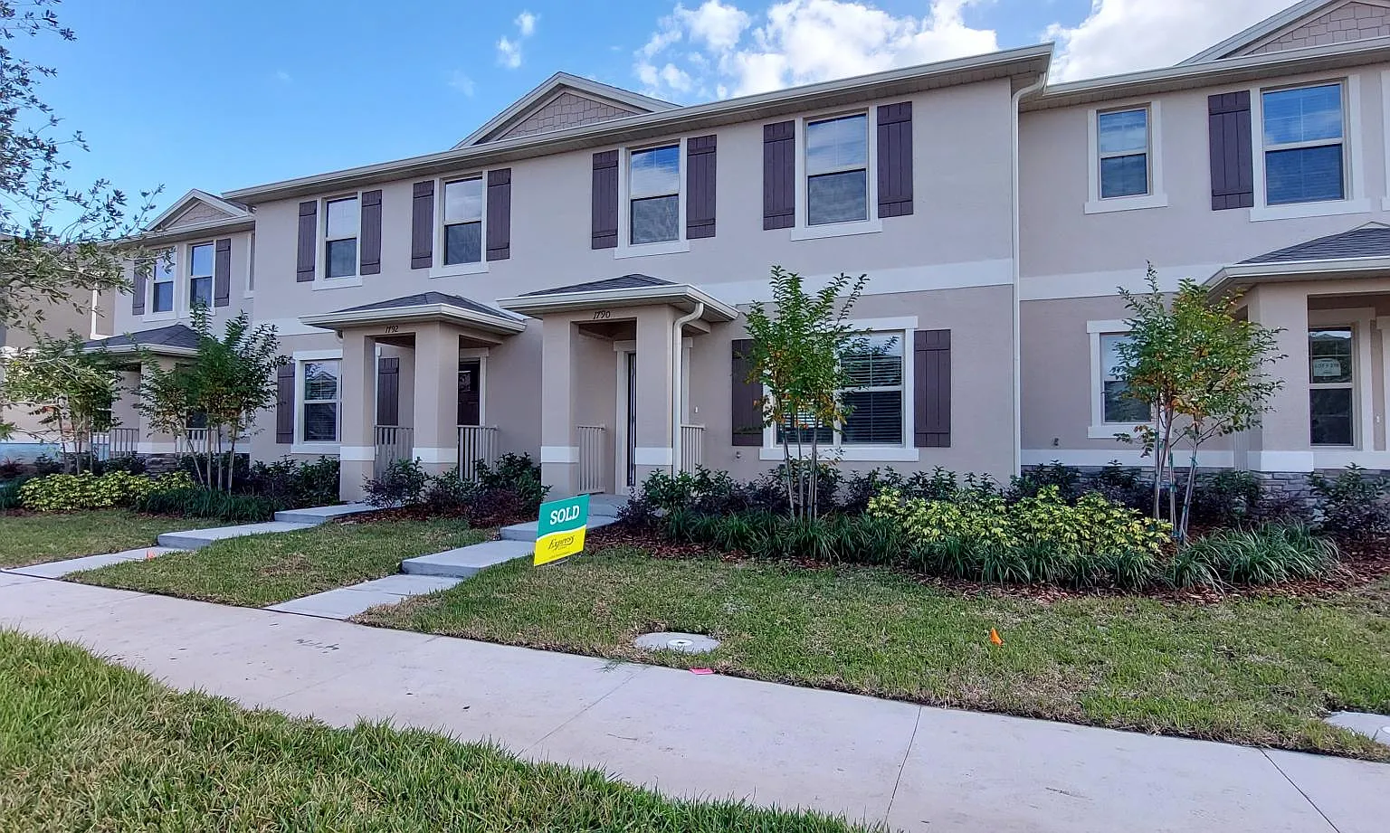 3 bed, 2.5 bath, 1934 sqft, $2,300 — Photo 1