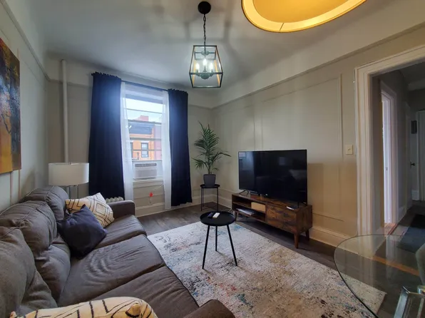 29-01 39th Avenue image 3 of 10