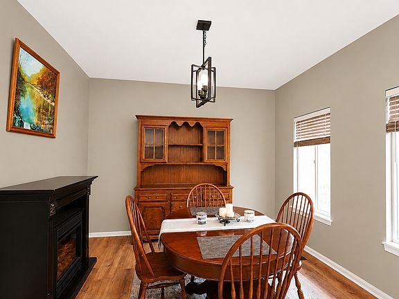 5th image of 310 Paige St