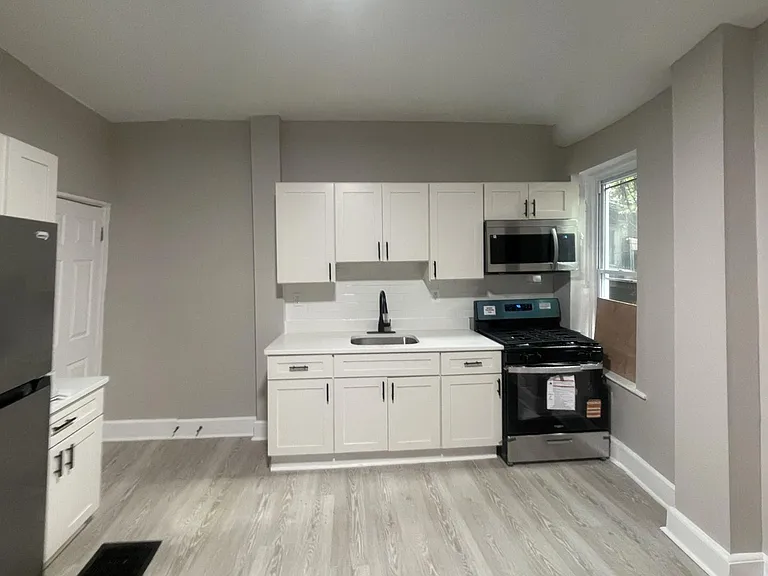6152 Glenmore Ave — Photo 5