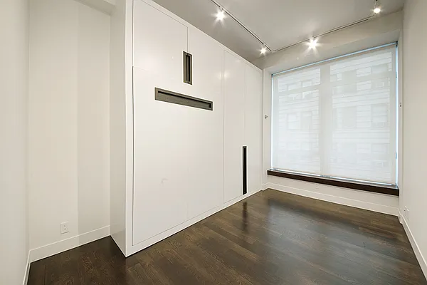 Sold by LUXE RESIDENCES INTERNATIONAL LLC | media 10