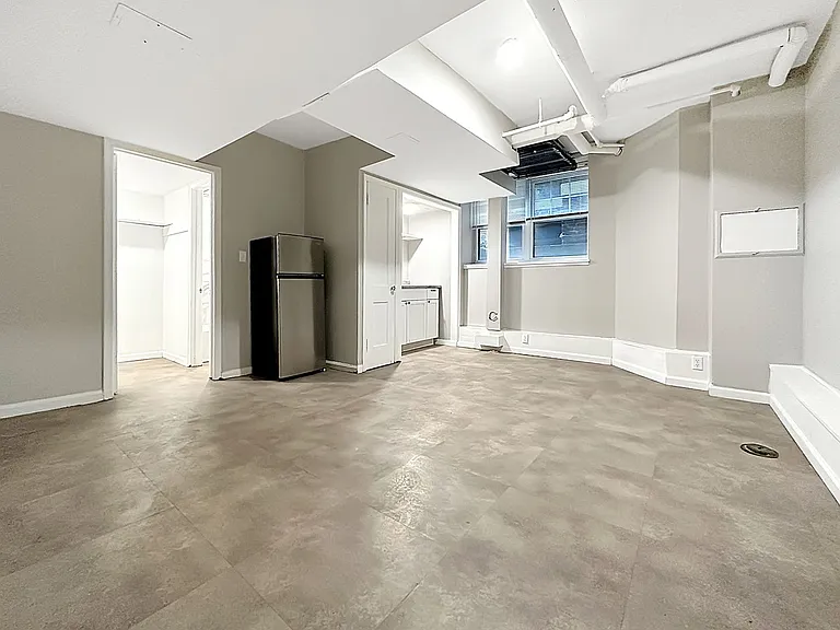 Manning Manor — Photo 14