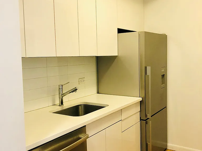 242 W 61st St #4B — Photo 10