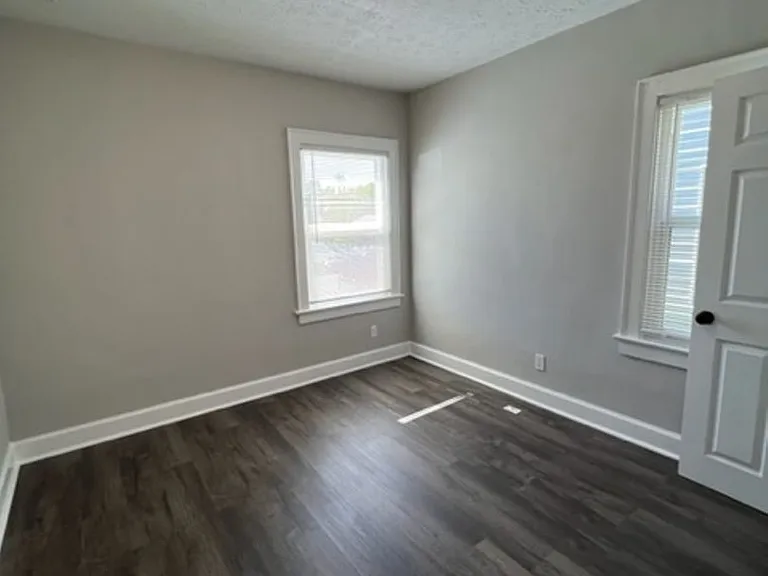 806 E Mithoff St — Photo 15