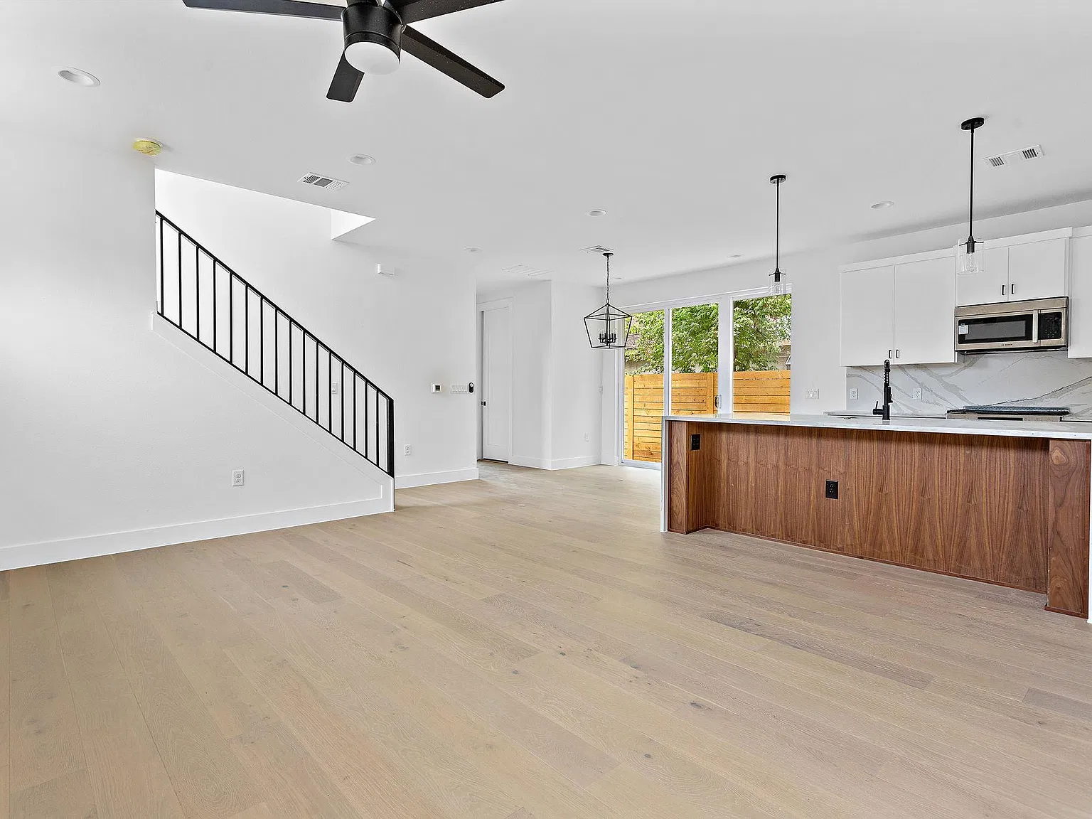 3 bed, 3.5 bath, 2234 sqft, $4,500 — Photo 3