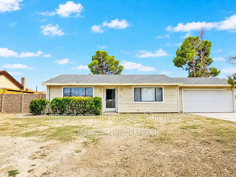 3 bed, 2.0 bath, 1370 sqft, $1,450 — Photo 1