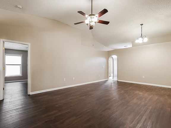 3rd image of 125 Sterling Pine St