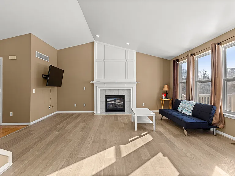 7164 Richmond Dr — Photo 6