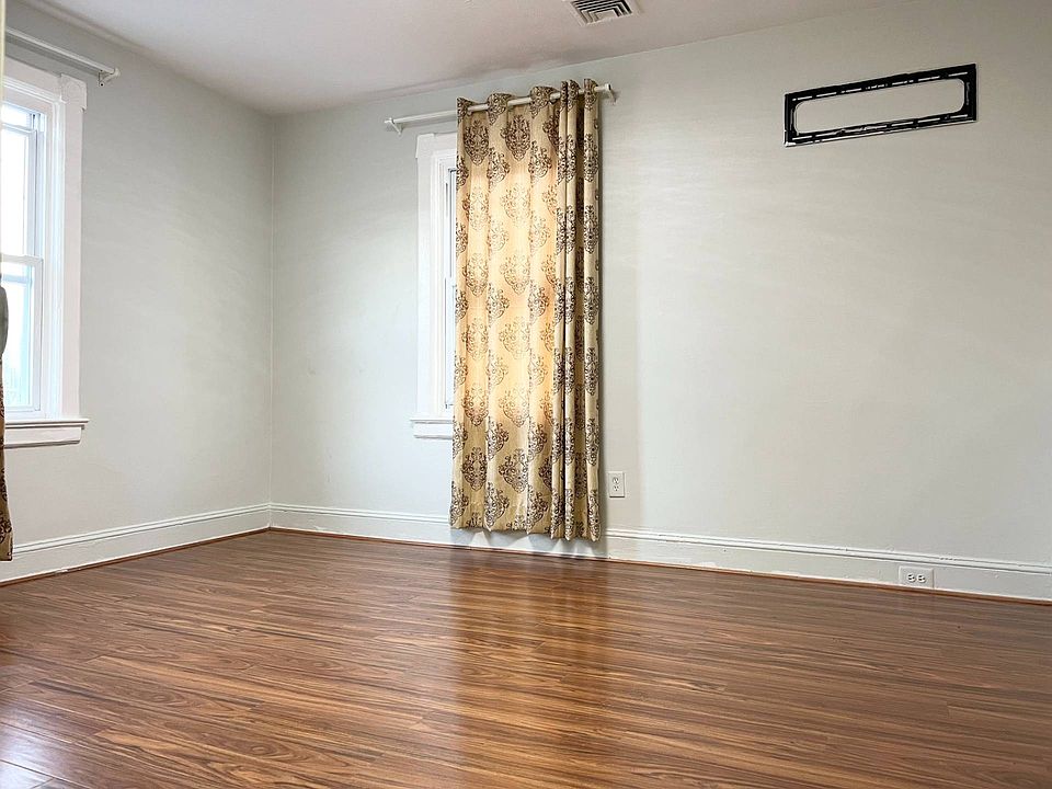 1st image of 903 Forest Ave Floor 2