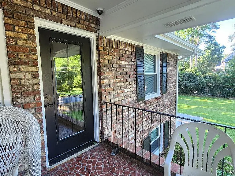 302 Kelso Dr SW — Photo 3
