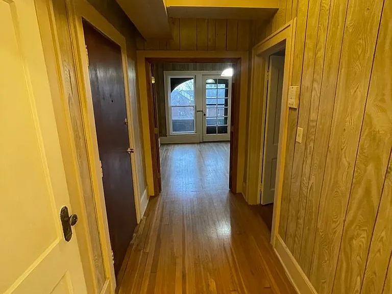 506 Kirby St E — Photo 11