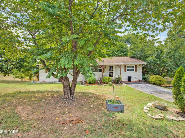 212 Reba Ave, Harriman, TN 37748