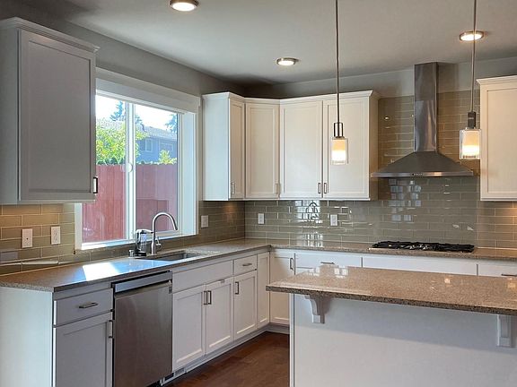 3rd image of 1357 N 167th St