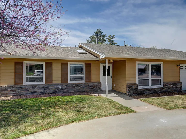 4631 Sherwood St NE — Photo 4