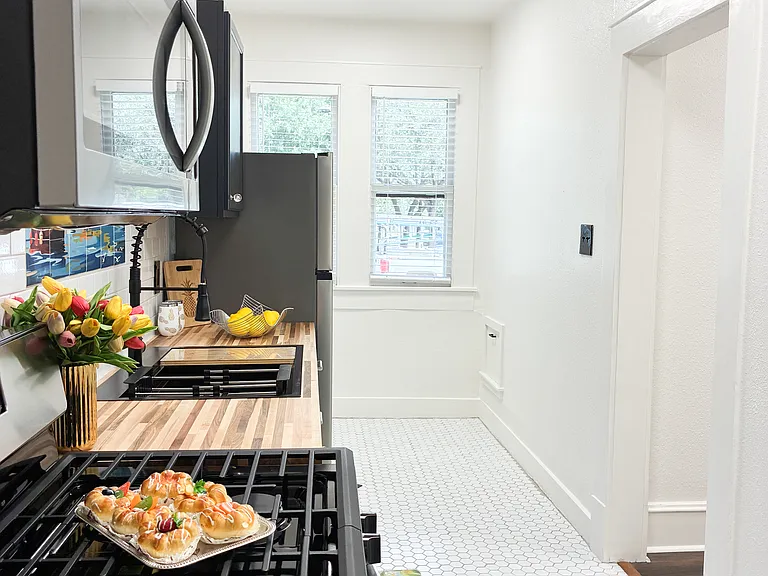 416 E Dewey Pl #2 — Photo 4
