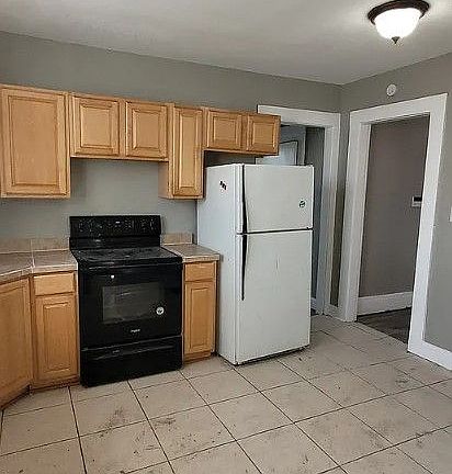 2nd image of 1009 W 41st St