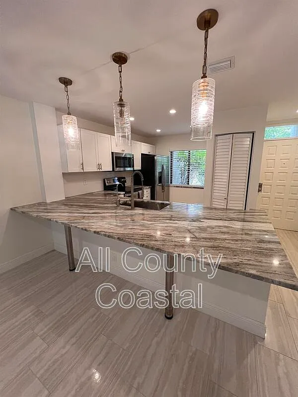 2 bed, 2.0 bath, $2,800 — Photo 4