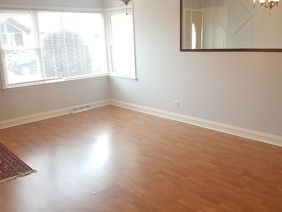 3rd image of 7945 Oak Park Ave