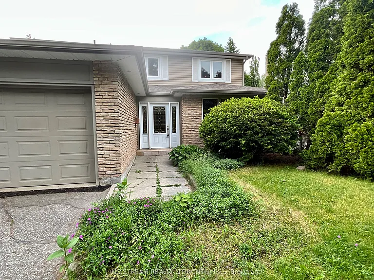 45 Emmeloord Cres — Photo 2