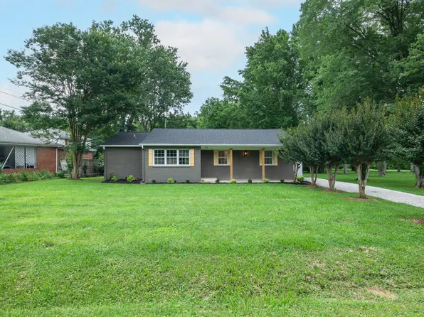 808 Maple Hill Dr, Tullahoma, TN 37388