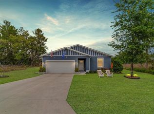15 Malauka Cir, Ocklawaha, FL 32179