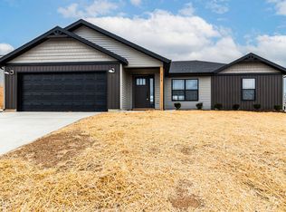 370 Echo Valley Cir, Reeds Spring, MO 65737