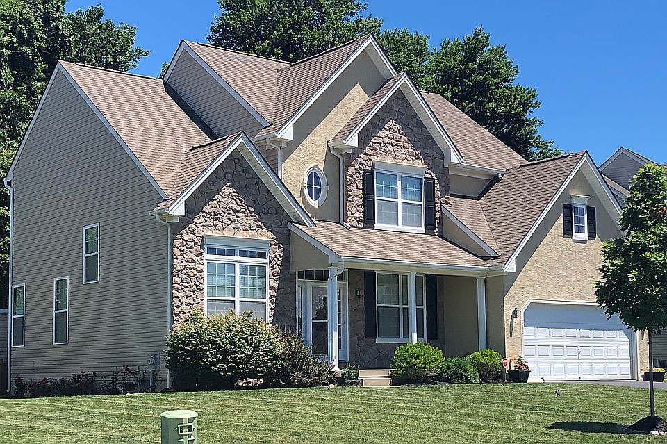 2nd image of 618 Proctor Ln