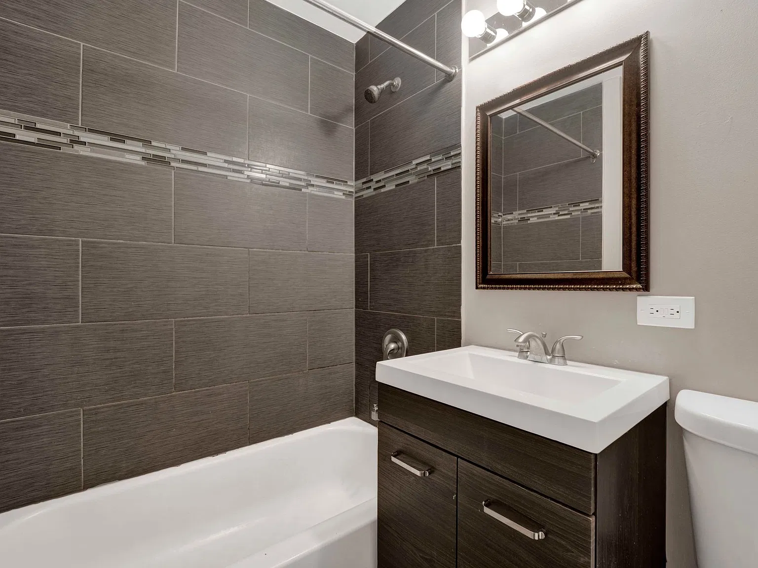 Parkside Apartments — Photo 4