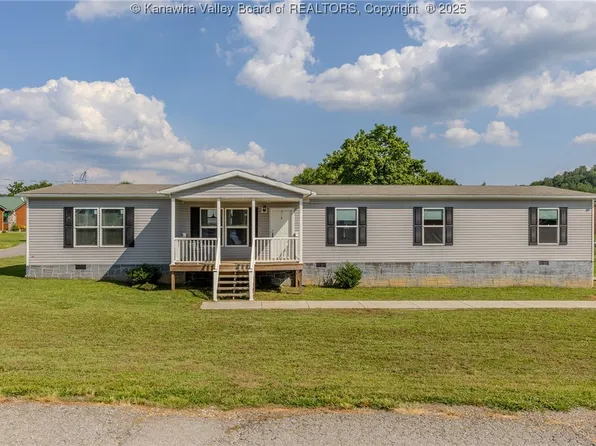 2357 Cherry St, Hurricane, WV 25526