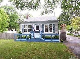 1396 N Windsor Ave, Bay Shore, NY 11706