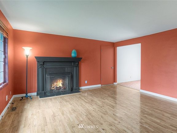 3rd image of 5808 177th St SW