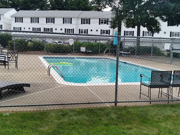 4th image of 6 Iris Ln