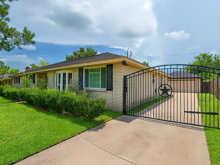 5951 Beaudry Dr — Photo 3