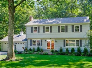 5 Old Oak Rd, Trumbull, CT 06611