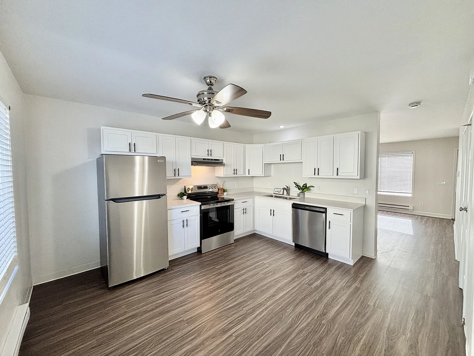 Sundale Townhomes — Photo 2