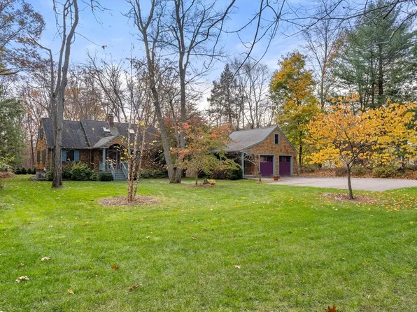 147 Hunting Ln, Sherborn, MA 01770