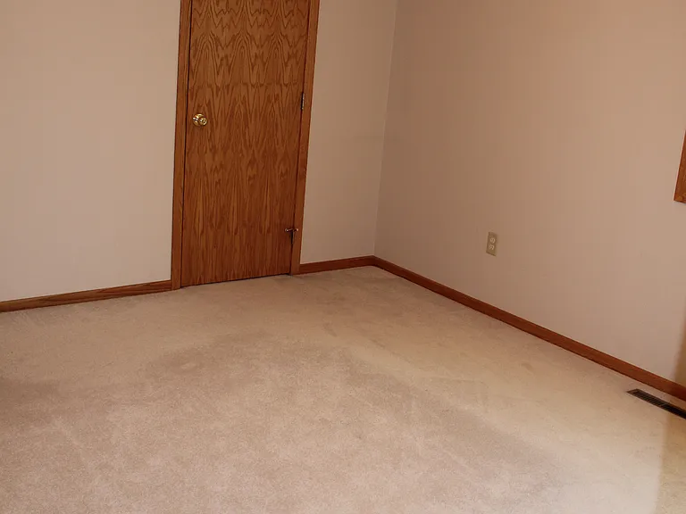 3902 Meadow Brook Ct — Photo 16